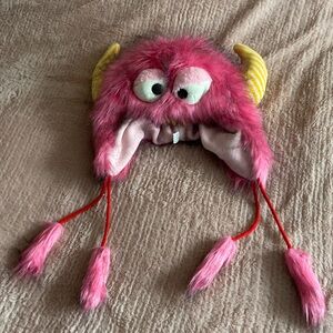 VINTAGE CHARACTER HAT